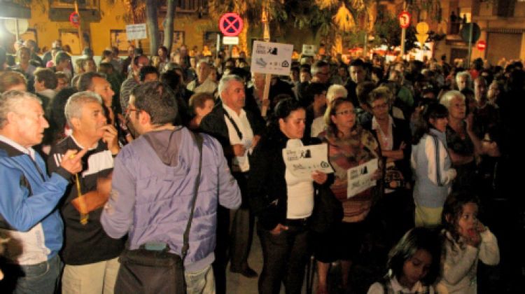 Un moment de la concentració davant del CAP de Lloret de Mar © ACN