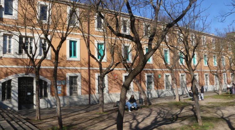La façana exterior de l'institut Narcís Xifra de Girona. ACN