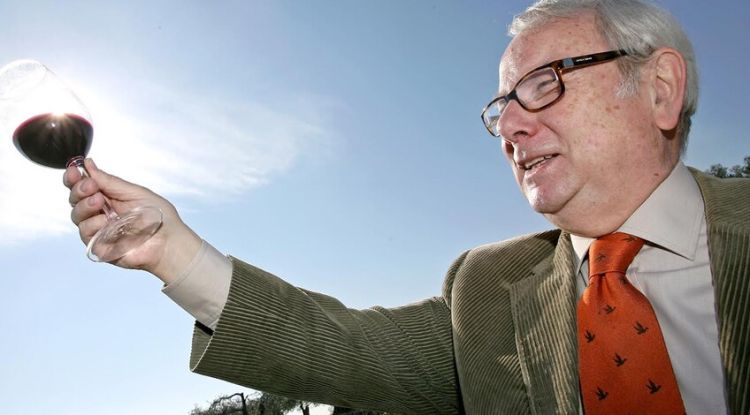 Eduard Puig Vayreda amb una copa de vi (arxiu)