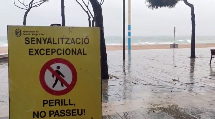 Prohibició d'accés al passeig marítim de Platja d'Aro. Catalunya Ràdio