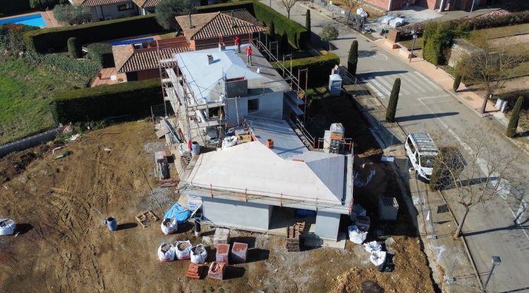 Una casa unifamiliar en construcció a Navata. M. Estarriola