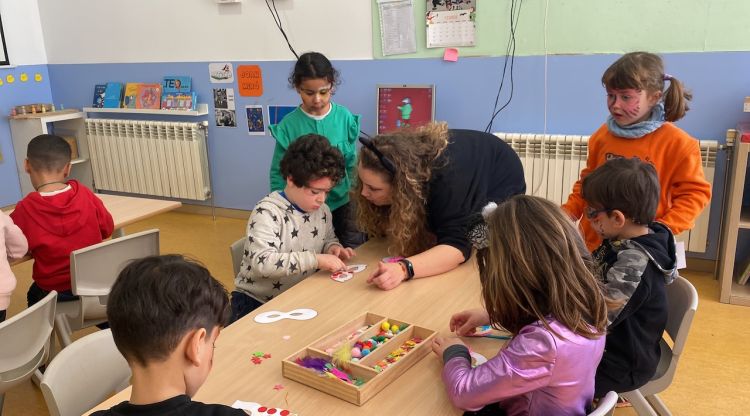 Alumnes a classe a l'escola El Gegant del Rec de Salt. ACN