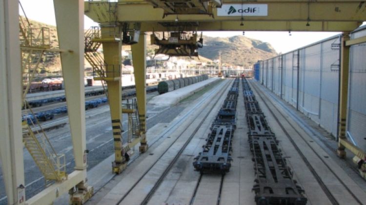 Una imatge de l'estació de mercaderies de Portbou © ACN