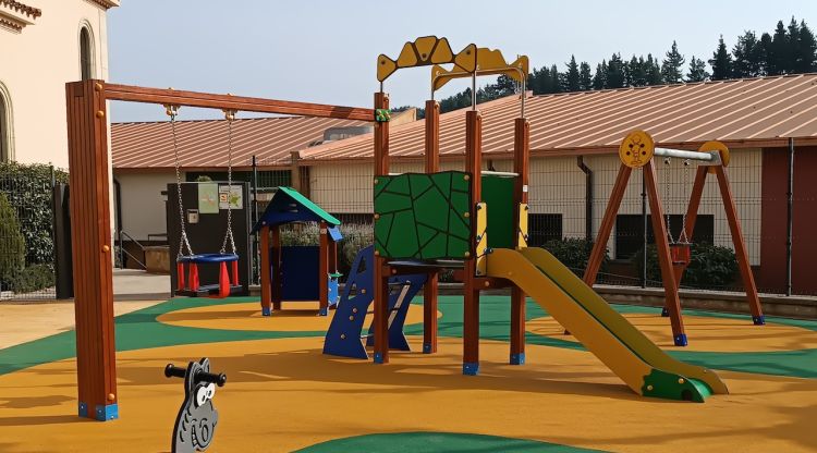 Parc infantil a la placeta de la Capella de la Pietat