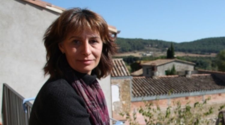 Una de les filles d'Ernest Lluch, Eulàlia, a Maià de Montcal (Garrotxa) © ACN