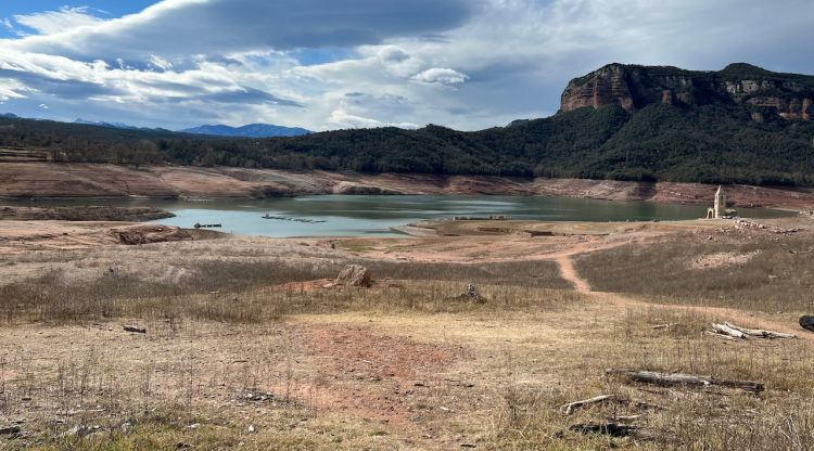 El pantà de Sau, gairebé sec, aquest matí. ACN