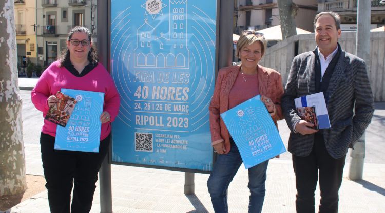 Els representants de Ripoll Comerç, Ajuntament de Ripoll i UIER que organitzen la Fira de les 40 hores. ACN