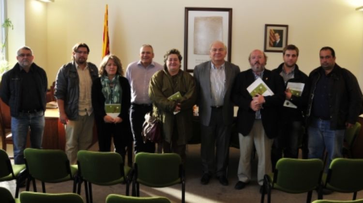 Els diferents representants dels ajuntaments gironins s'han reunit aquest matí a Llagostera © ACN