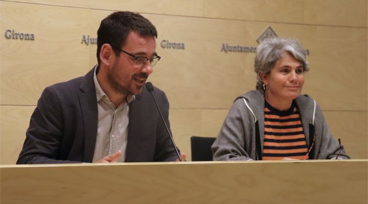 El portaveu de Guanyem Girona, Lluc Salellas, i la regidora Cristina Andreu, aquest matí. ACN