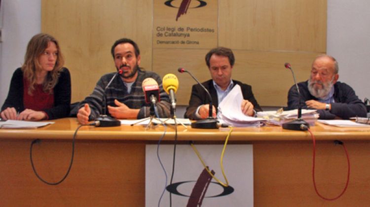 Responsables de les entitats ecologistes i l'advocat, Eduard de Ribot, han fet pública la sentència © ACN