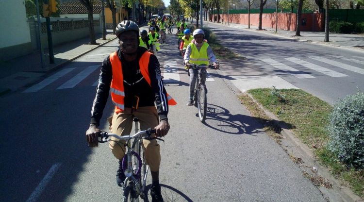Els escolars que han participat a la sortida en bici