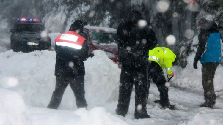 Mossos treballant a La Jonquera durant el temporal de dilluns passat © ACN