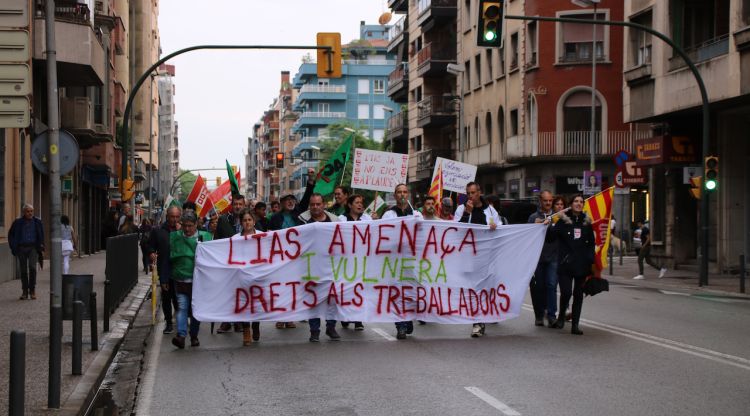 Els manifestants al carrer Barcelona. ACN