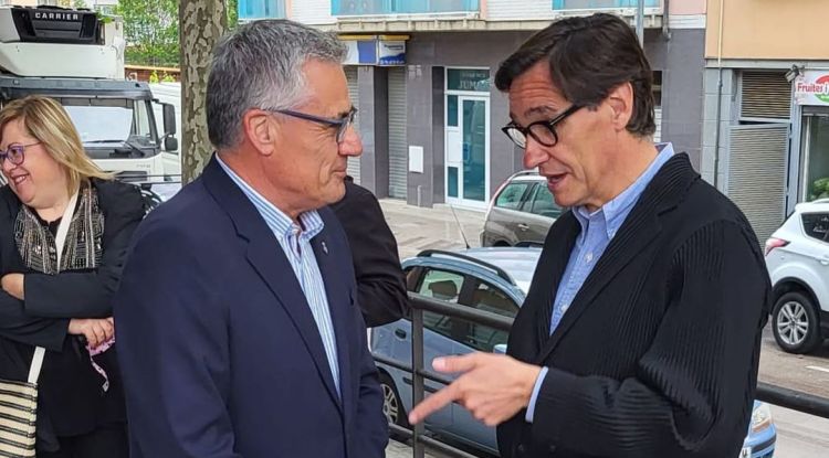 El candidat el PSC a Roses, Josep Maria Martínez amb Salvador Illa