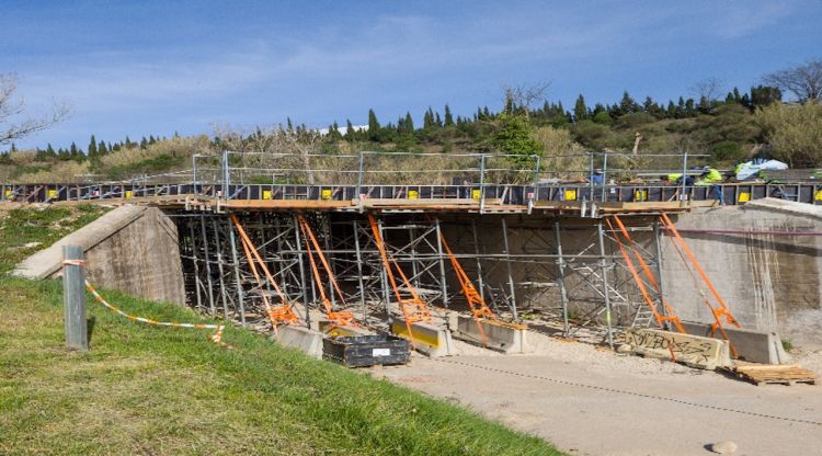 Una imatge del pont sobre el Ter que s'ha reparat