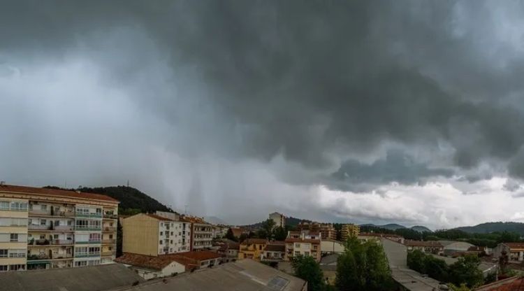 Una tempesta a Olot (arxiu). Ramon Calvet