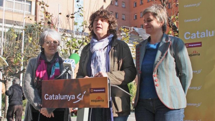 Teresa Jordà, acompanyada per la portaveu d'ERC al Congrés, Anna Simó, i la candidata al Senat, Maria Mercè Roca © ACN