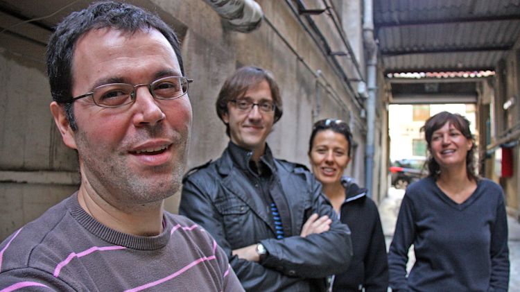 A l'esquerra, el director Víctor Muñoz. Al fons, els actors Joan Carreras, Míriam Iscla i Sílvia Bel © ACN