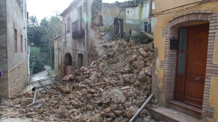 La casa que s'ha ensorrat aquesta nit al nucli de Creixell, al municipi de Borrassà, al centre del poble © ACN