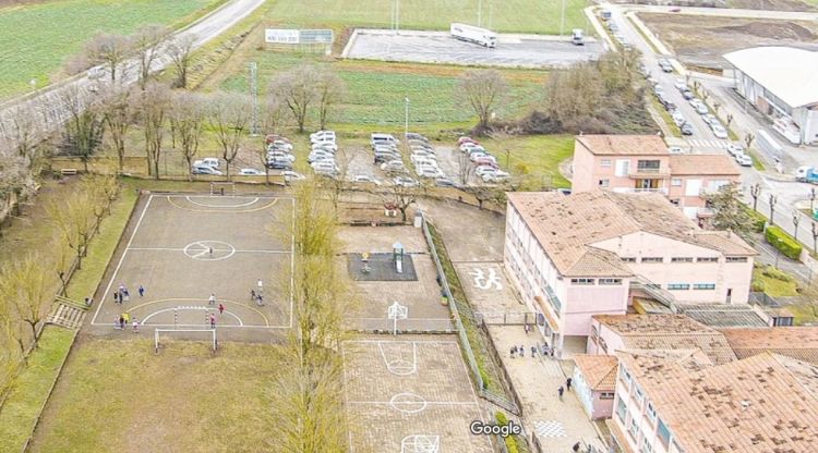 L'institut escola Greda vist des de l'aire