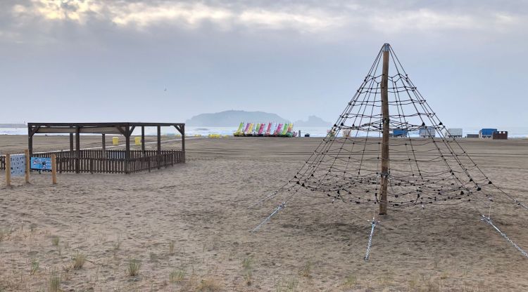 Els nous jocs infantils a la platja Gran de l'Estartit