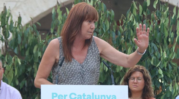 La candidata de Junts a Girona, Marta Madrenas, en l'acte final de campanya Banyoles. ACN