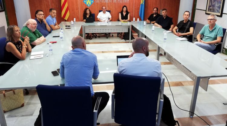 La reunió dels ajuntaments de la Costa Brava afectats pels talls elèctrics amb els representants d'Endesa