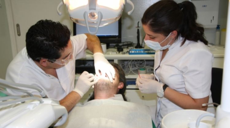 La clínica dental solidària està situada al Mercat del Lleó de Girona (arxiu)