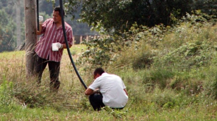 Policia científica investigant un robatori de coure (arxiu)