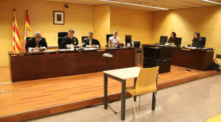 L'apel·lació de l'home que va disparar tres persones a les Lloses als jutjats de Girona, amb l'acusat absent. ACN