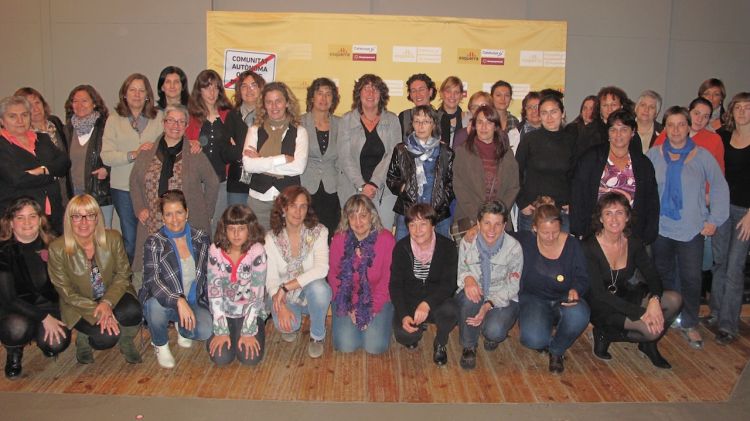 En grup de dones s'ha reunit a la Bisbal d'Empordà © AG