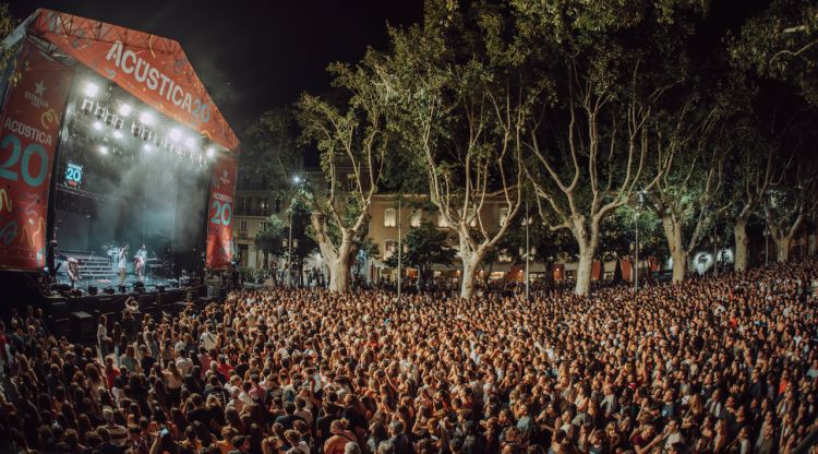 El públic al concert de The Tyets a l'Acústica de Figueres