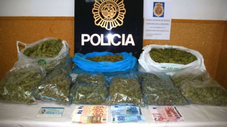 El jove de 21 anys d'edat portava dins del seu cotxe  3,7 quilograms de marihuana © ACN