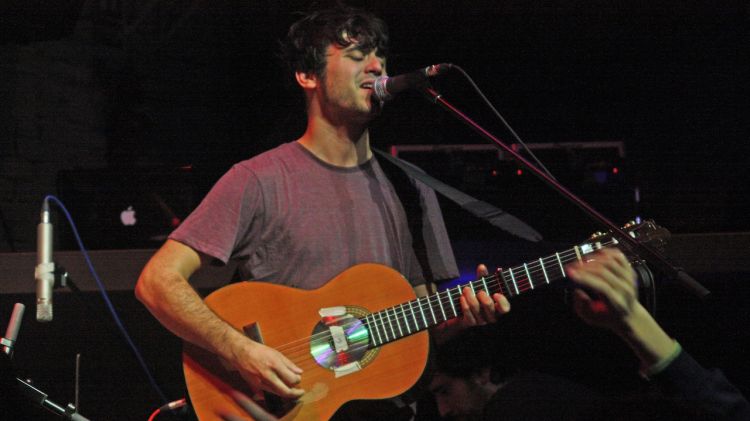 Ernest Crusat, líder de la formació de Vic 'La iaia', ahir a la sala Tourmix © M. Estarriola