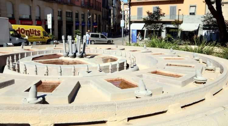 La font de Plaça Catalunya, completament seca. ACN