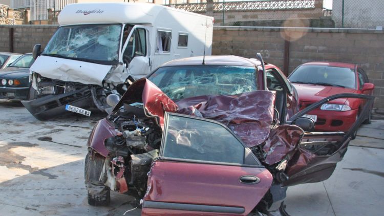 El cotxe i la caravana al darrera implicats en l'accident d'aquest matí © ACN