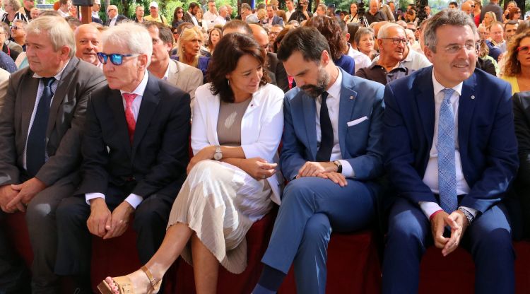 En primer terme, Antoni Escudero, la presidenta del Parlament, Anna Erra, el conseller d'Empresa, Roger Torrent i el president de la Diputació, Miquel Noguer. ACN