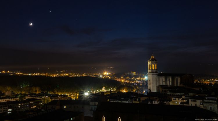 Girona il·luminada en una foto de nit. Laurence Norah / Arxiu d’Imatges PTCBG