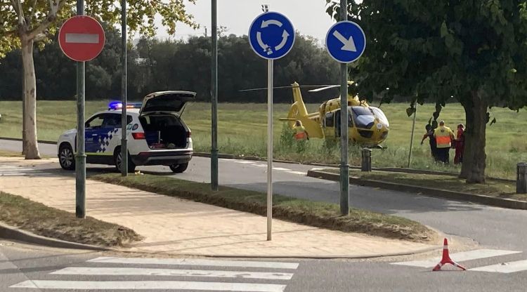 La jove traslladada a l'helicòpter que l'ha evacuat fins al Trueta. Yoryo Jerez Diaz