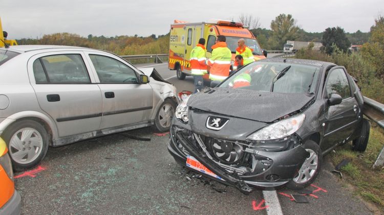L'accident a Sant Joan de Mollet, on s'han vist implicats dos vehicles © ACN