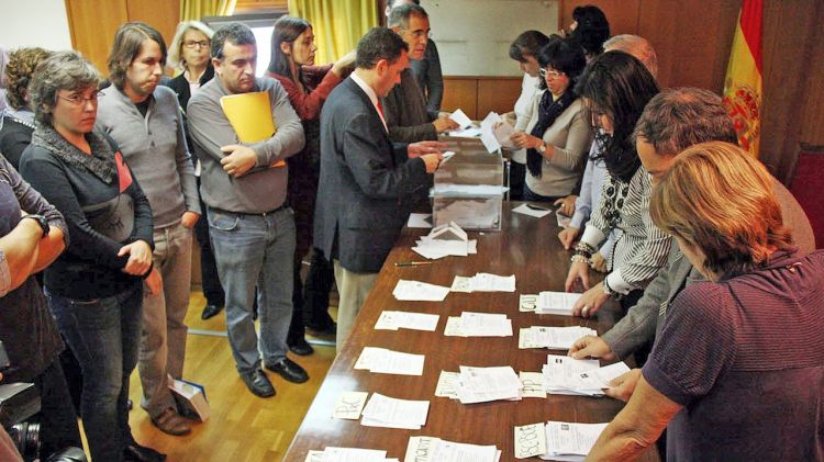 Recompte de vots a la seu de la Junta Electoral Provincial de Girona © ACN