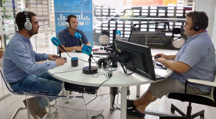 L'alcalde de Girona, Lluc Salellas, durant una entrevista a Girona FM