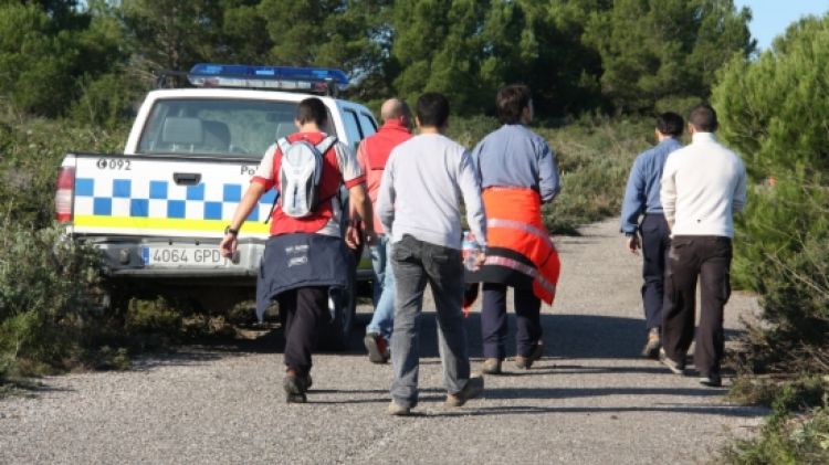 Imatges del dispositiu de recerca de l'home perdut pels entorns de la base militar Loran de l'Estartit © ACN