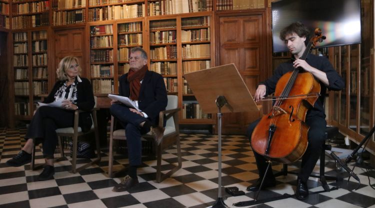 L'actuació de Pau Codina durant la presentació de la programació del festival. ACN