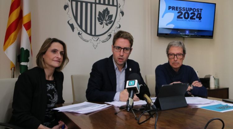 D'esquerra a dreta; Carme Martínez, Jordi Masquef i Ramon Pastoret. ACN