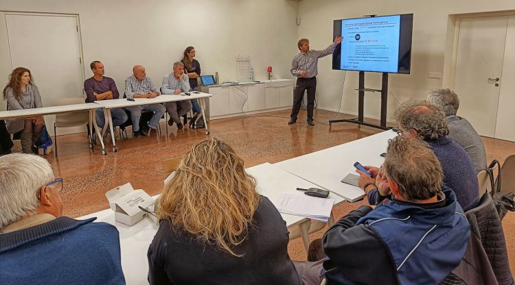 La trobada on es va abordar el projecte per geolocalitzar les masies aïllades amb el responsable de Protecció Civil a Girona, Albert Perramon