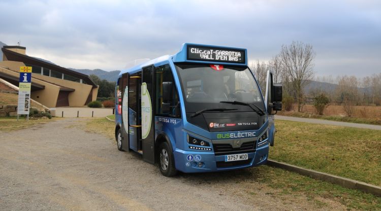 El bus elèctric de Clic.cat a la Vall d'en Bas. ACN