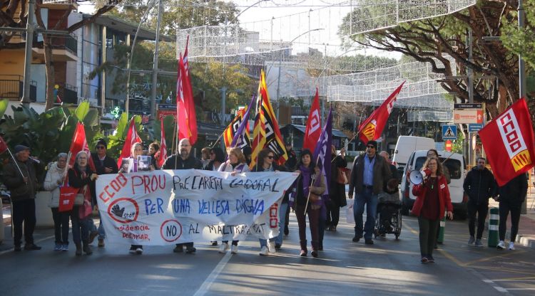 Un instant de la marxa dels treballadors de la residència Bellamar de Platja d'Aro. ACN