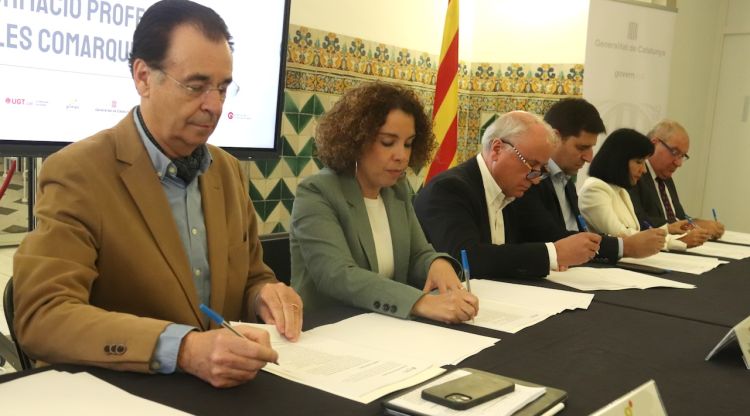 La delegada del Govern a Girona, Laia Cañigueral, firma un acord amb patronal i sindicats per impulsar l'FP. ACN