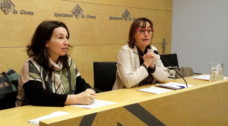 La portaveu del grup municipal del PSC a Girona, Sílvia Paneque, i la regidora Bea Esporrín. ACN